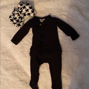 Black SpearmintLOVE ruffle footie